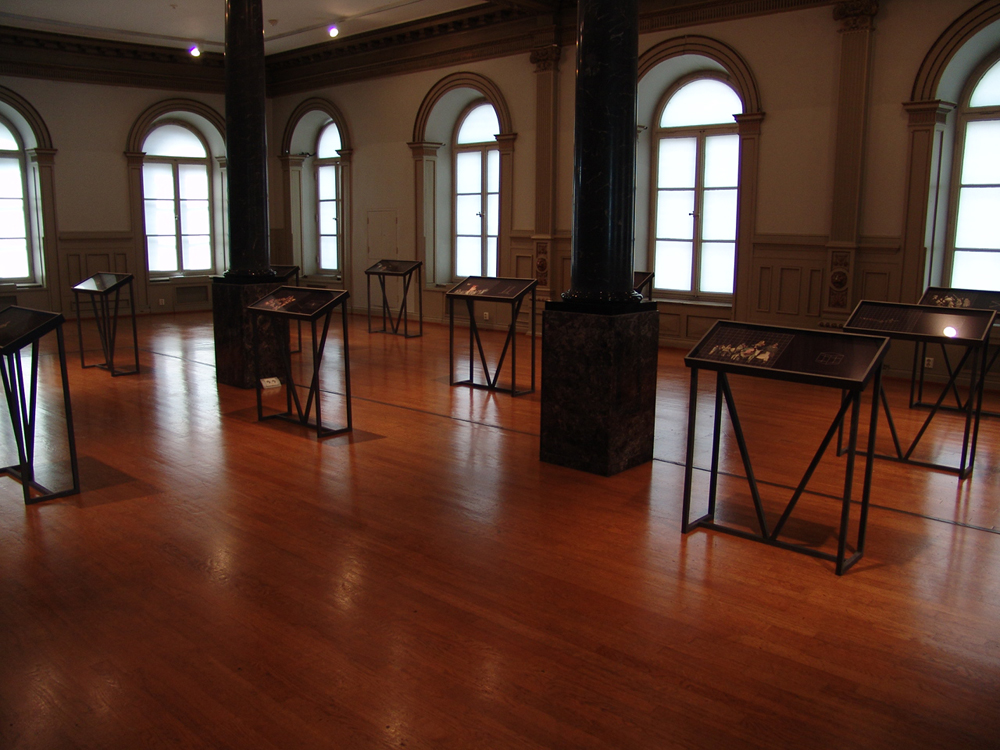 Erlea Maneros Zabala (2011) - BRICKS TO A HOUSE / FIGURES TO A PICTURE